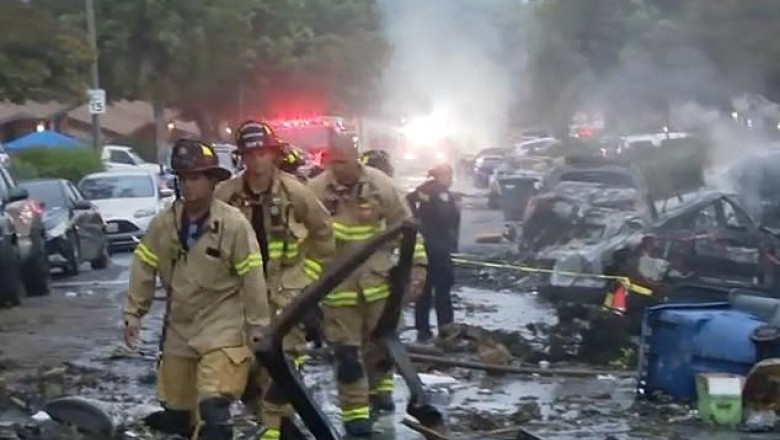 video un avion de mici dimensiuni s a prabusit intr un cartier din san diego 682f329db5138